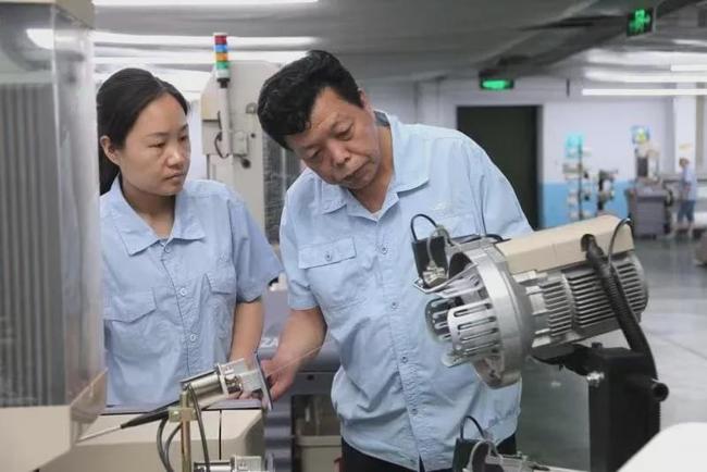 新乡化纤成立新材料研究院，开启纤维产业创新与转化新篇章